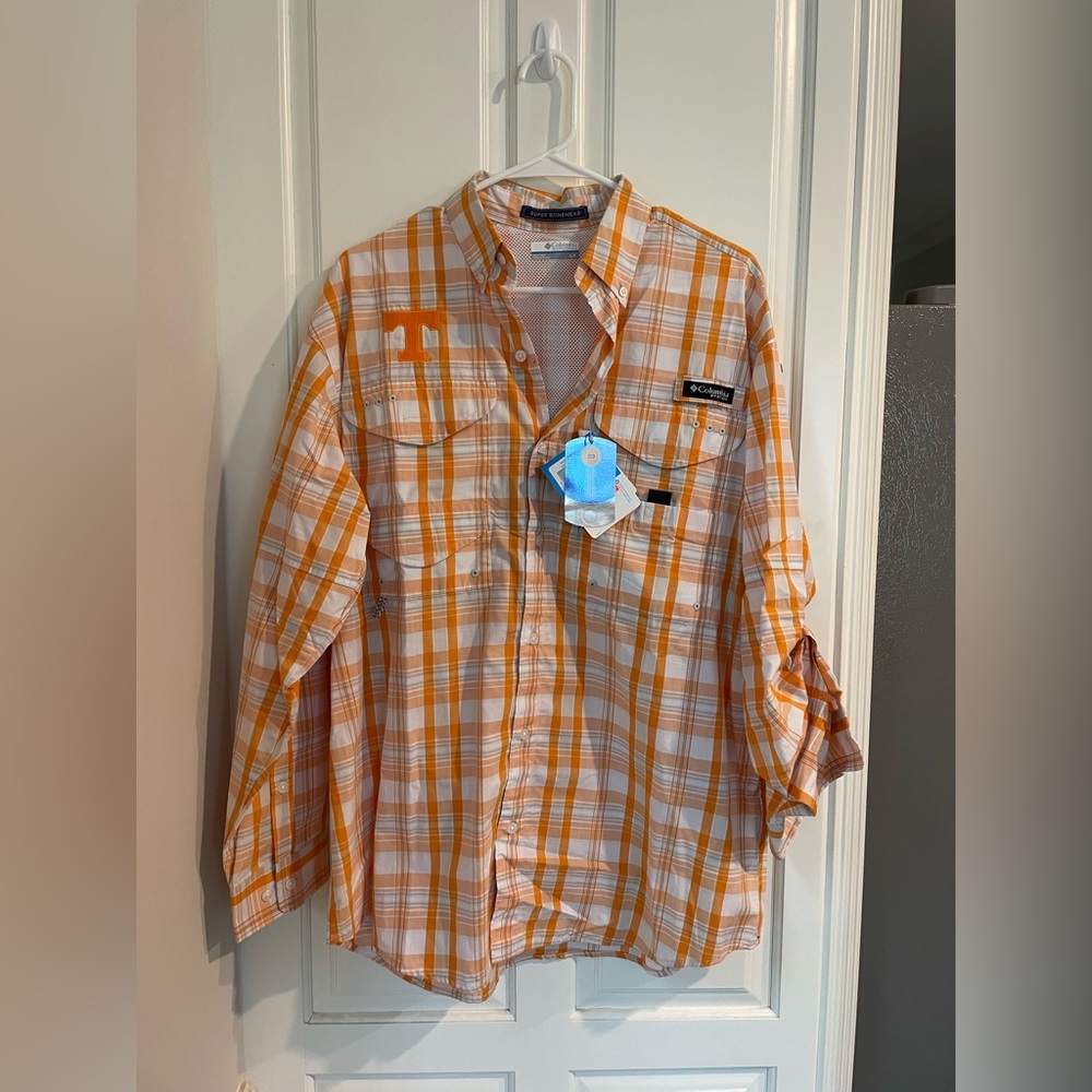 Tennessee Vols Long Sleeve PFG. Size Small.